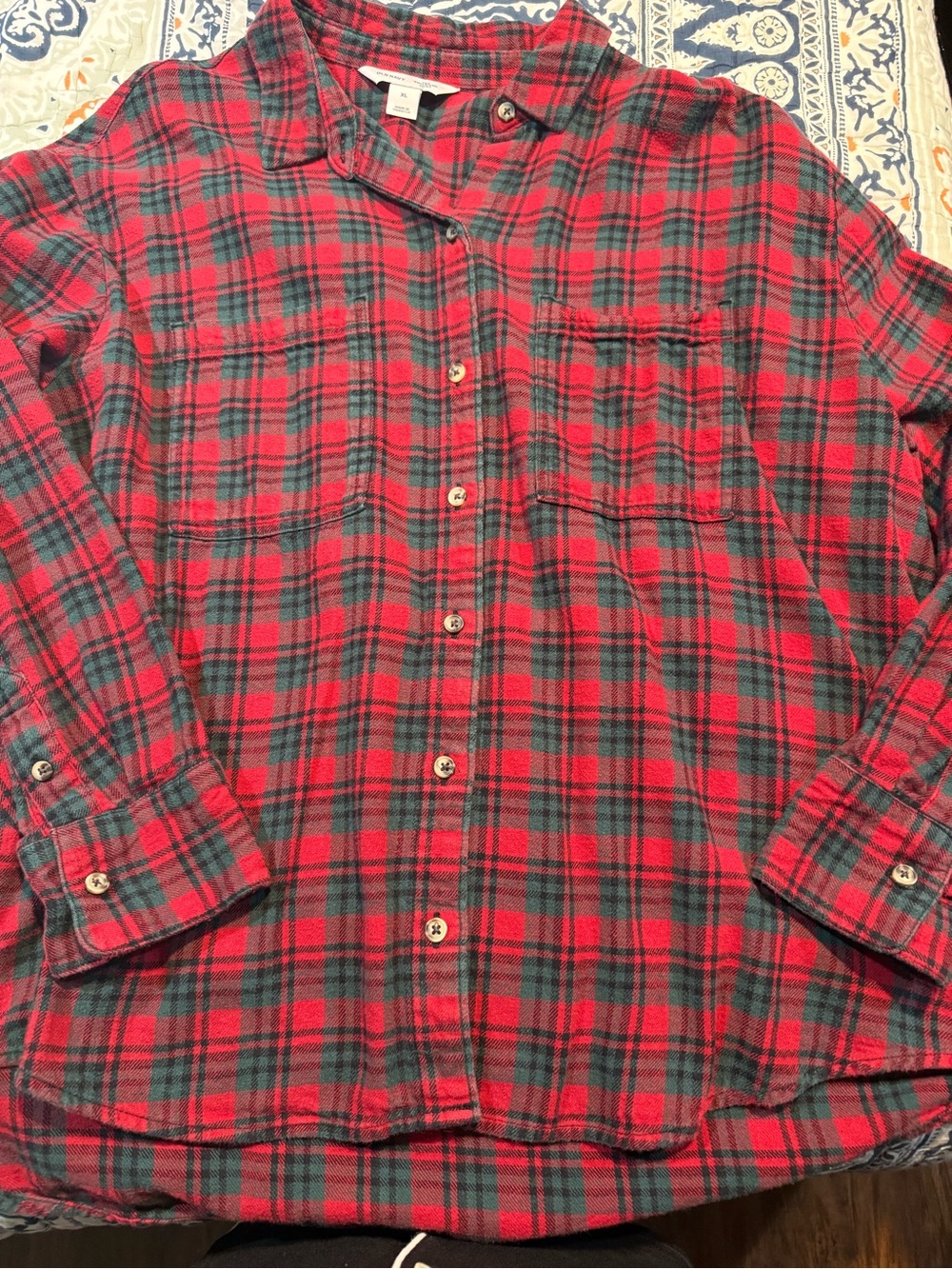 Women’s Red and Green Plaid Button-Down Shirt. Old Navy. Size XL.